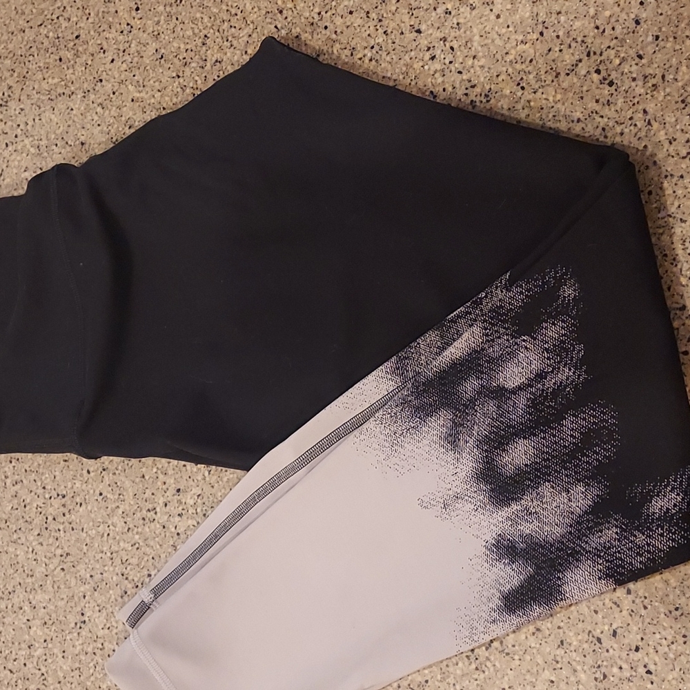 Like new Lululemon wunder train HR Tight 25"